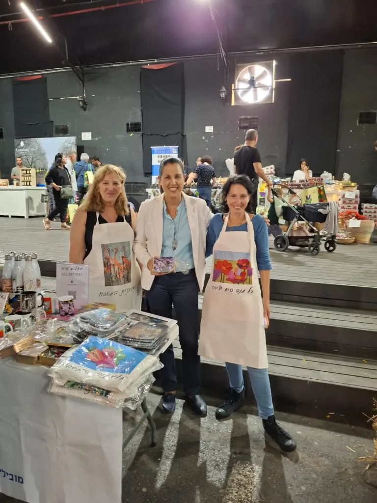 ראשת המועצה גלית שאול ביריד עמק חפר